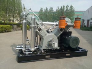 <strong>空壓機(jī)，儲(chǔ)氣罐，噴砂機(jī)</strong>